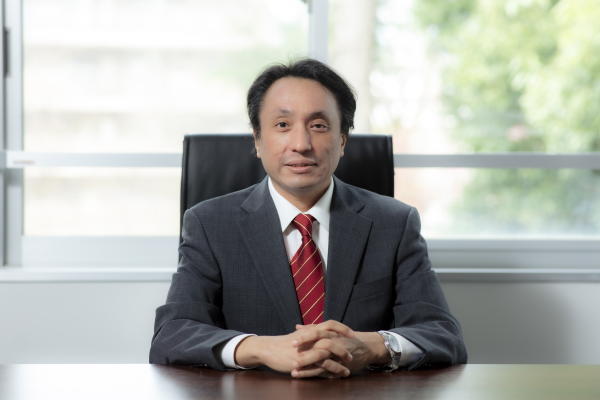 経営学部長 真鍋 誠司