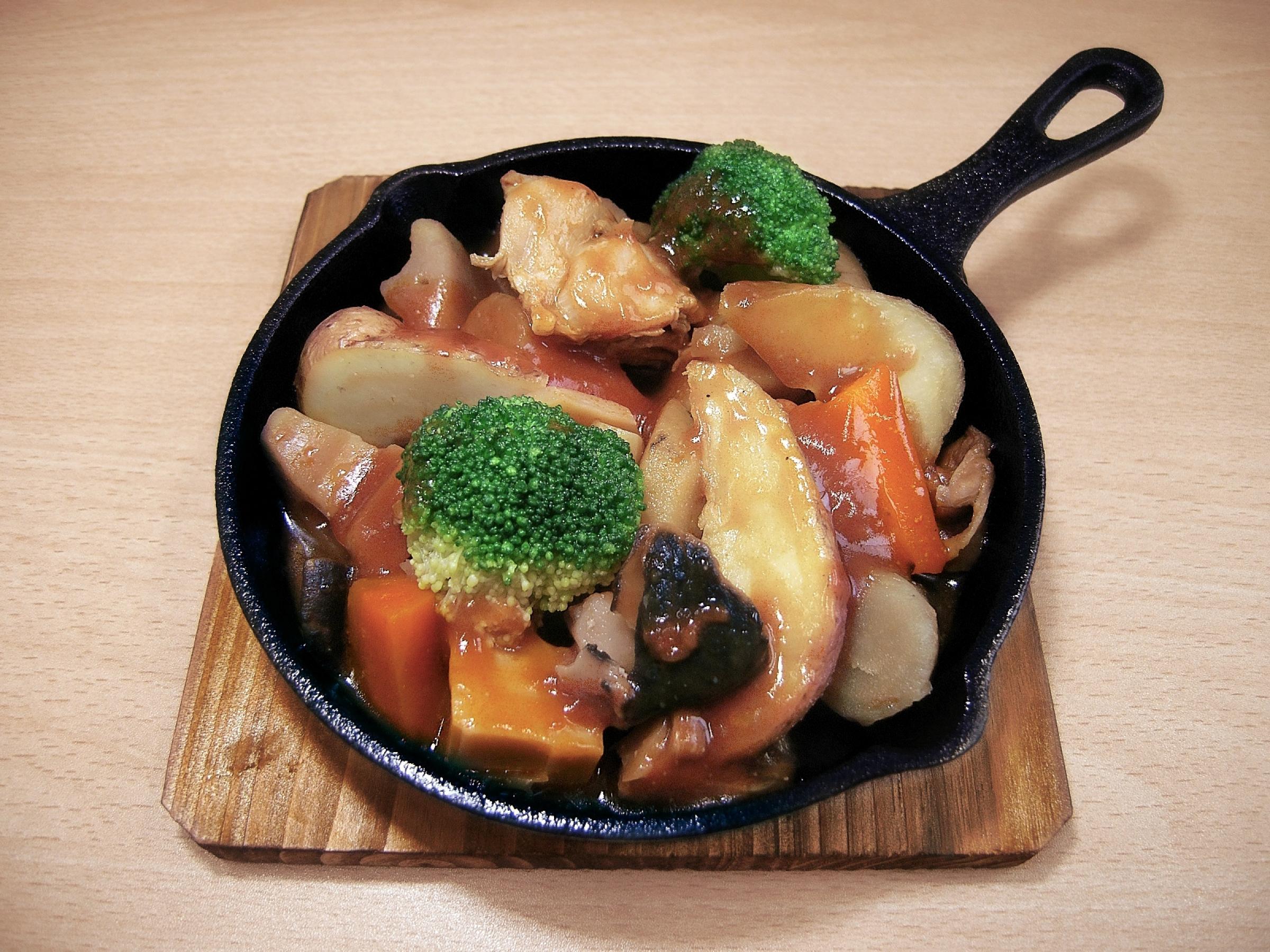 チキンとごろごろ野菜のトマトガーリック煮込み(調理例)